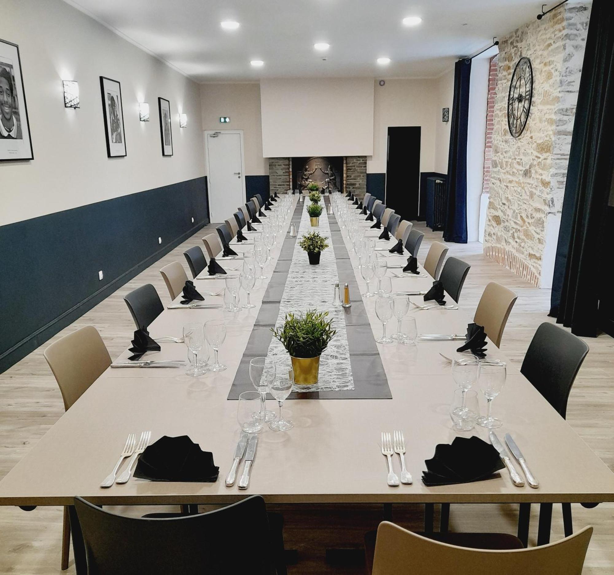 Hotel Restaurant Les Voyageurs 蒙泰居 外观 照片