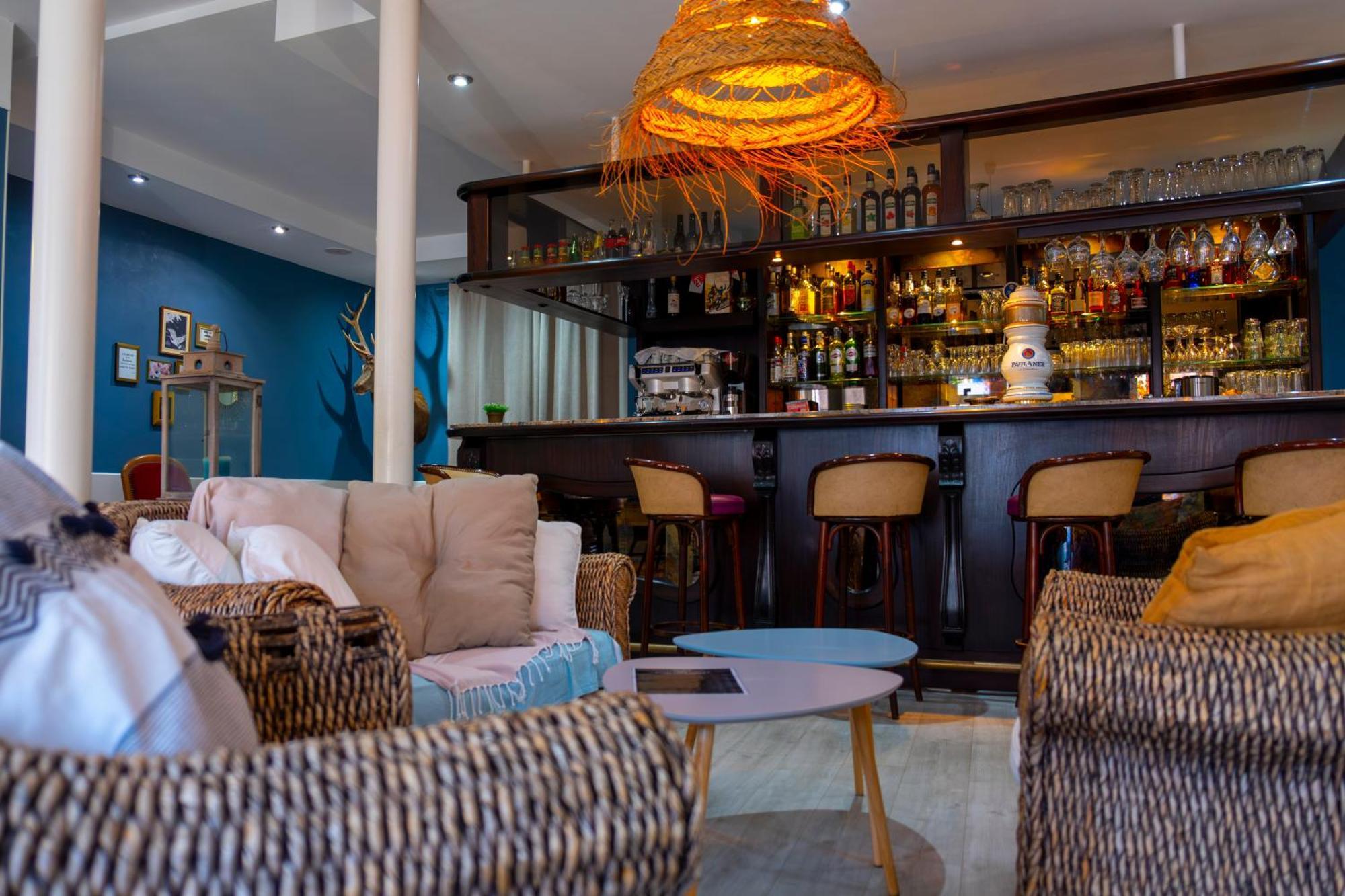 Hotel Restaurant Les Voyageurs 蒙泰居 外观 照片